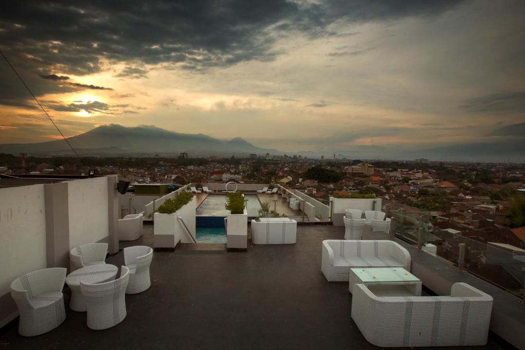 Klojen Hotel | Ascent Hotel & Cafe Malang