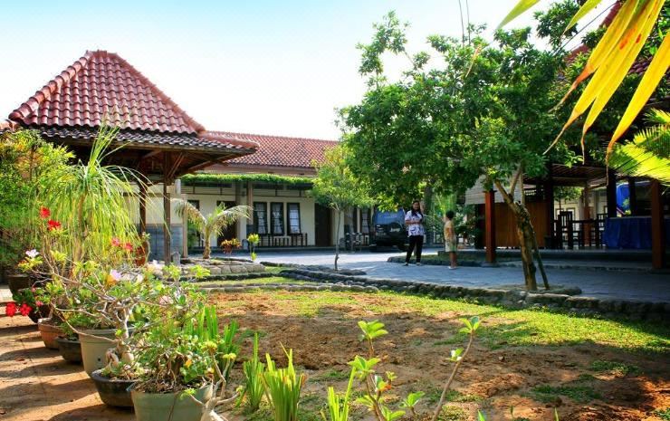 Photo of Buildings in Cepu