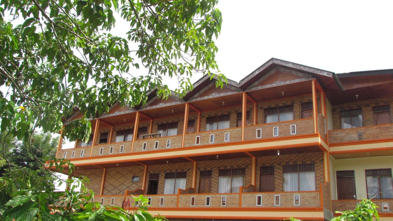 Photo of Buildings in Tuk Tuk