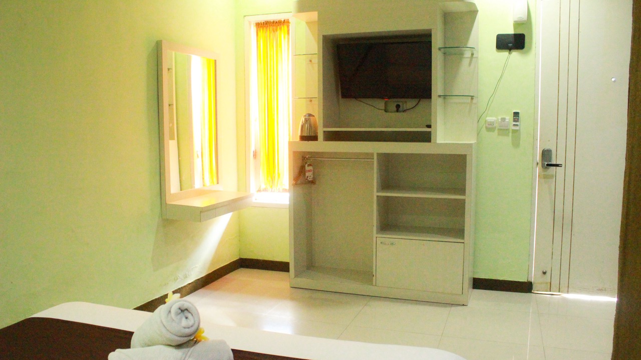 Photo of Bedroom in Kartika Plaza