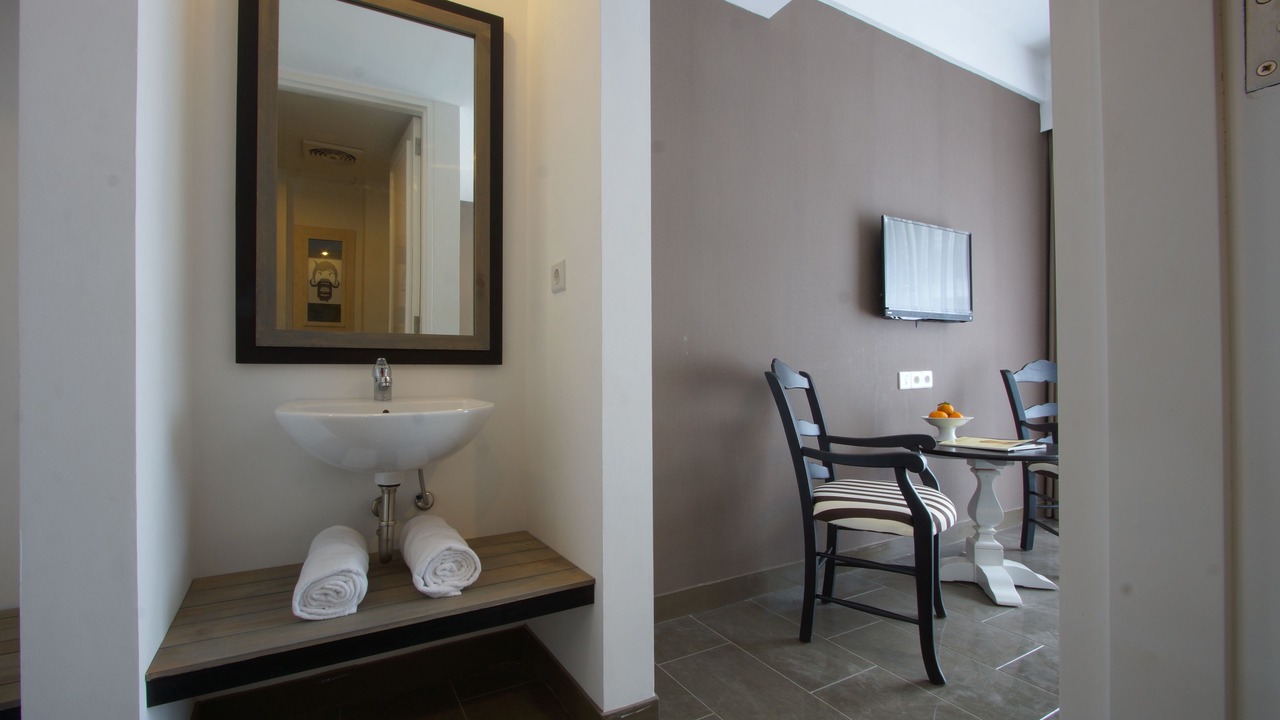 Photo of Bathroom in Sunset Road