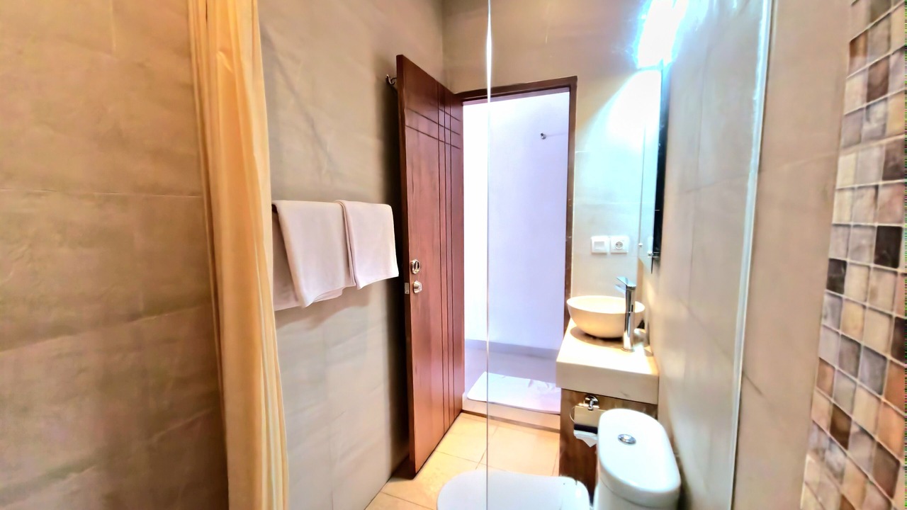 Photo of Bathroom in Kartika Plaza