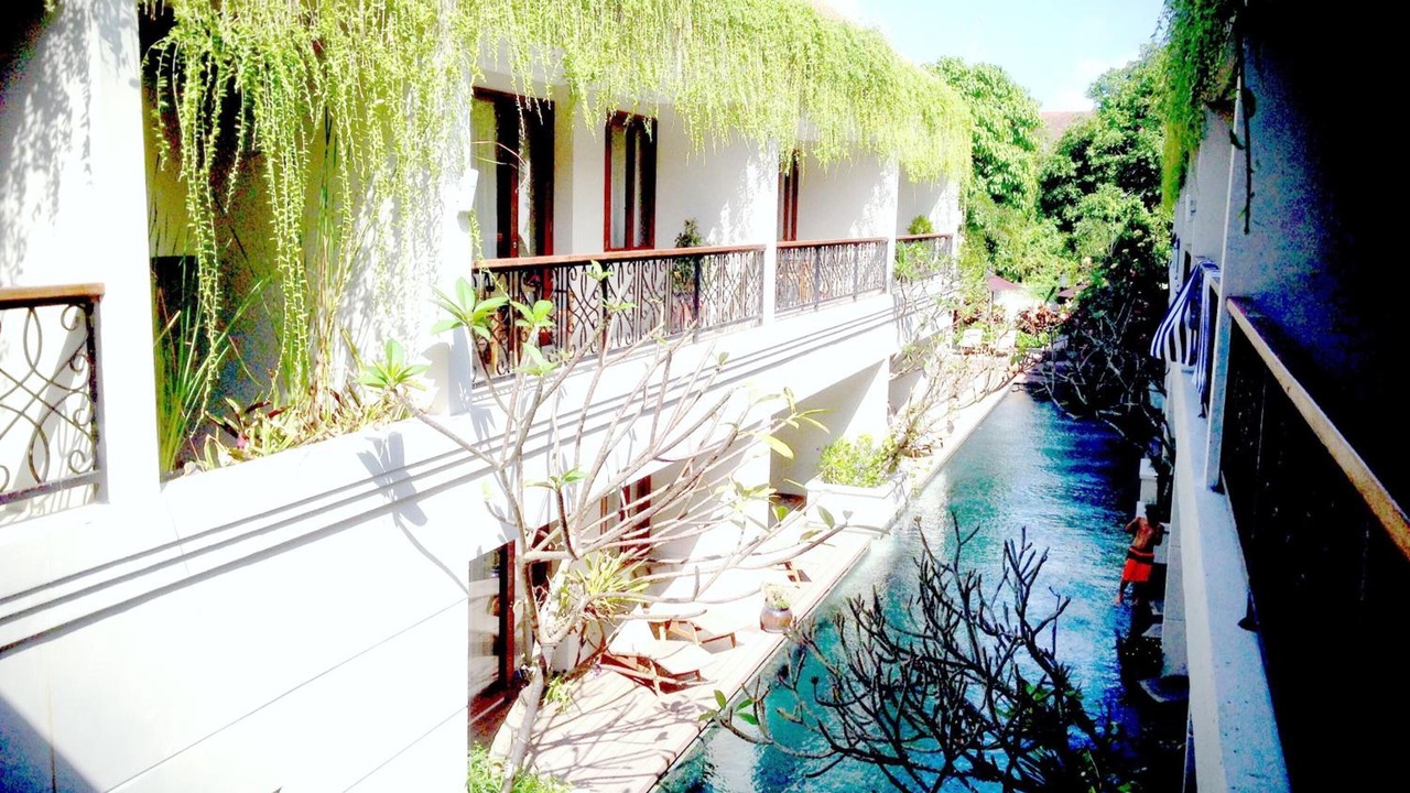Photo of Patio Balcony in Sunset Road