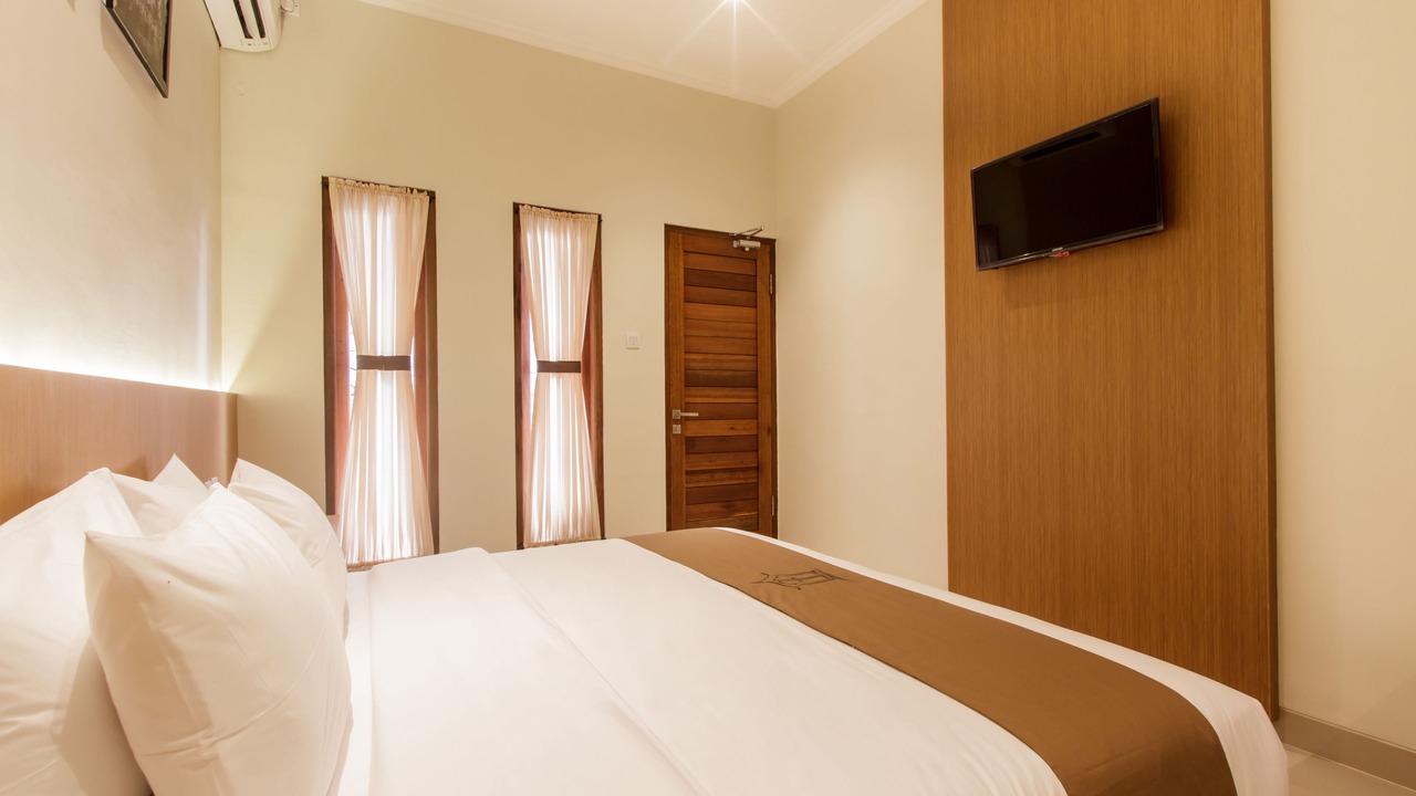 Photo of Bedroom in Kartika Plaza