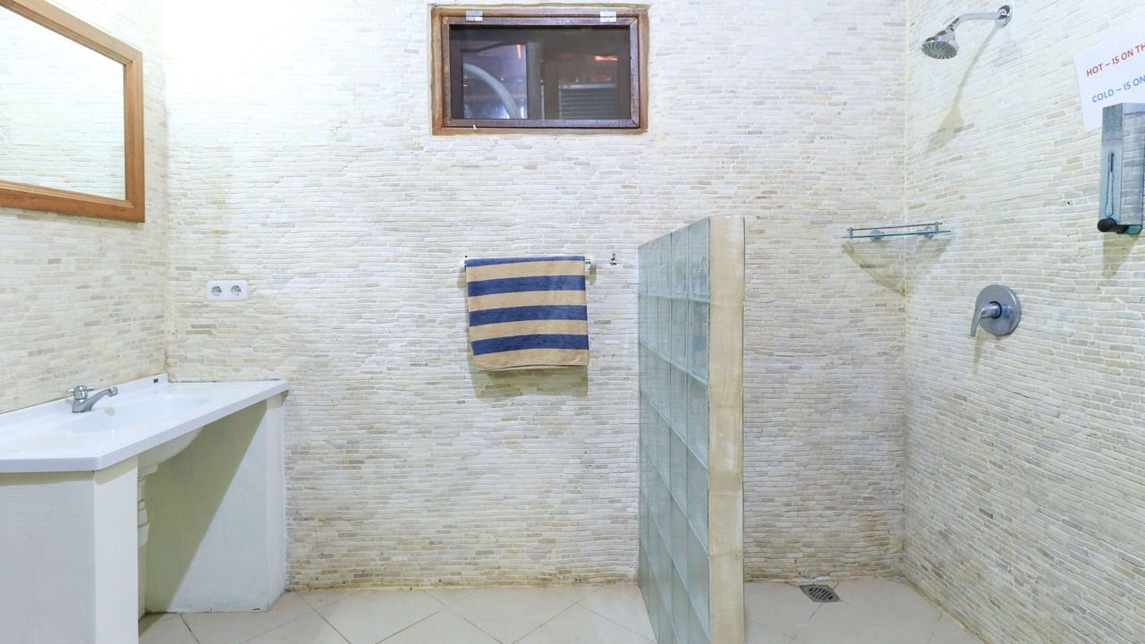 Photo of Bathroom in Mushroom Bay