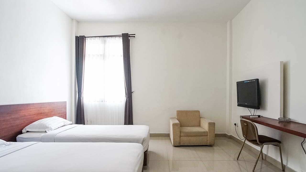 Photo of Bedroom in Kartika Plaza