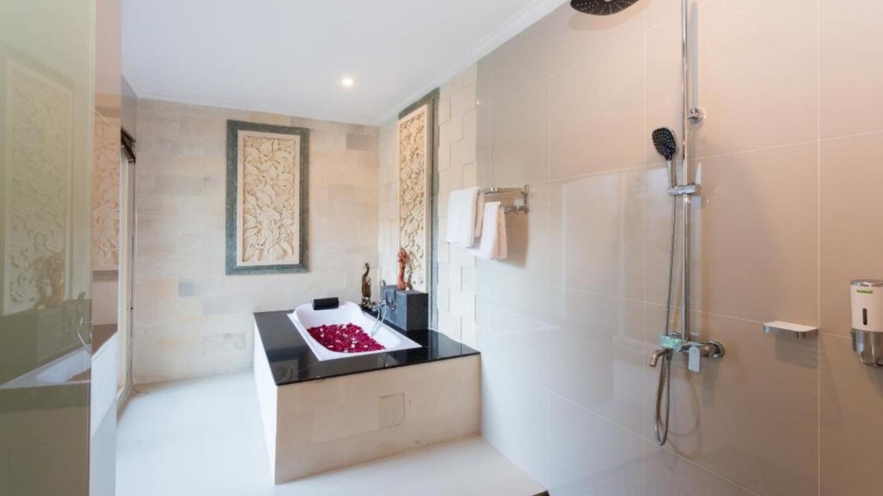 Photo of Bathroom in Petitenget