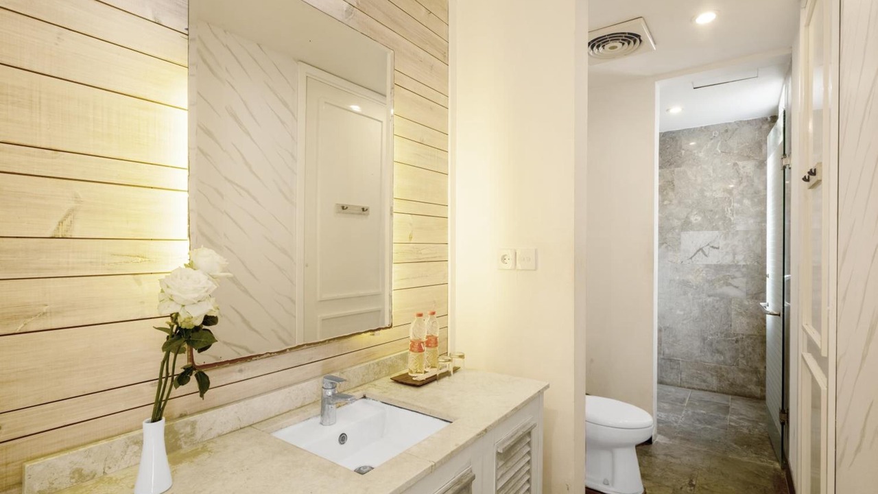 Photo of Bathroom in Petitenget
