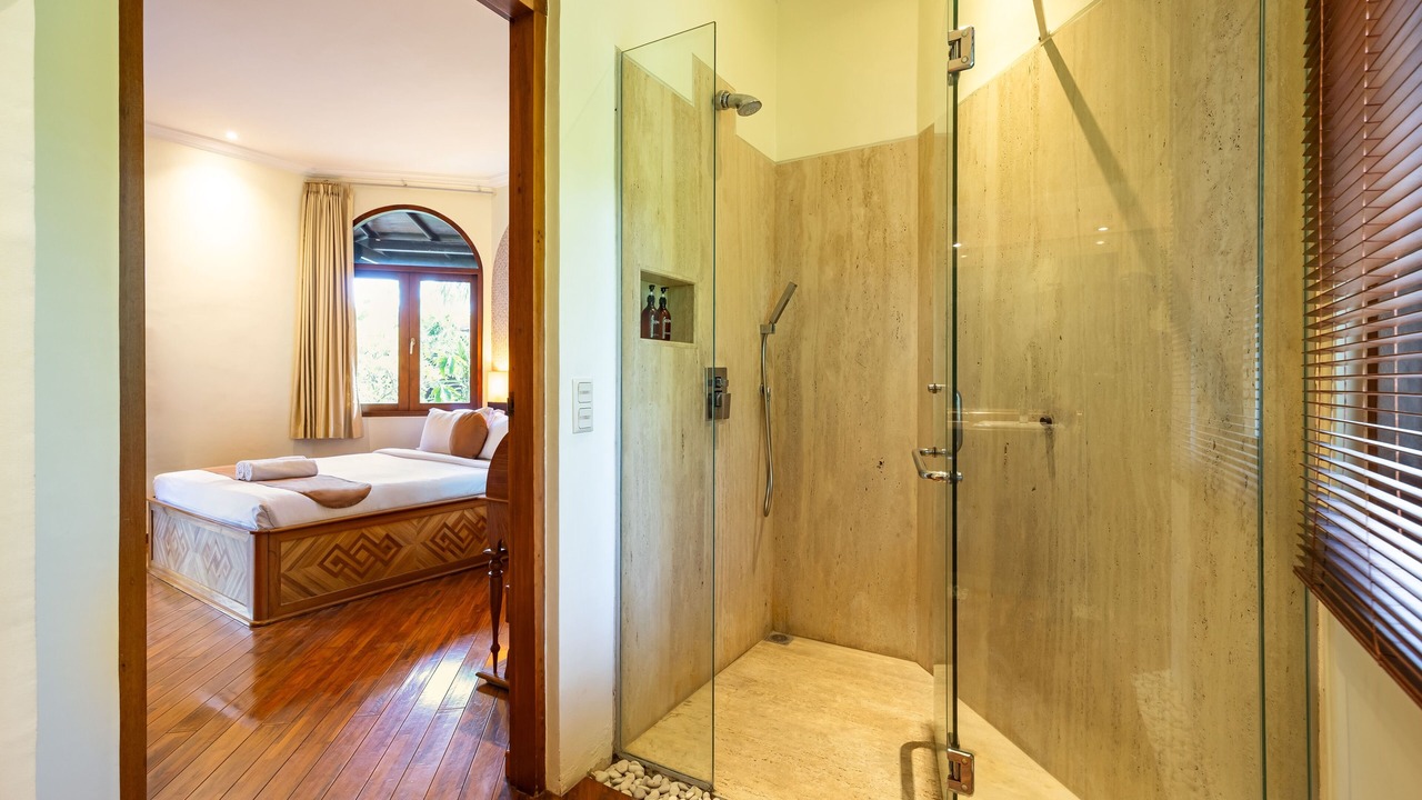Photo of Bathroom in Petitenget