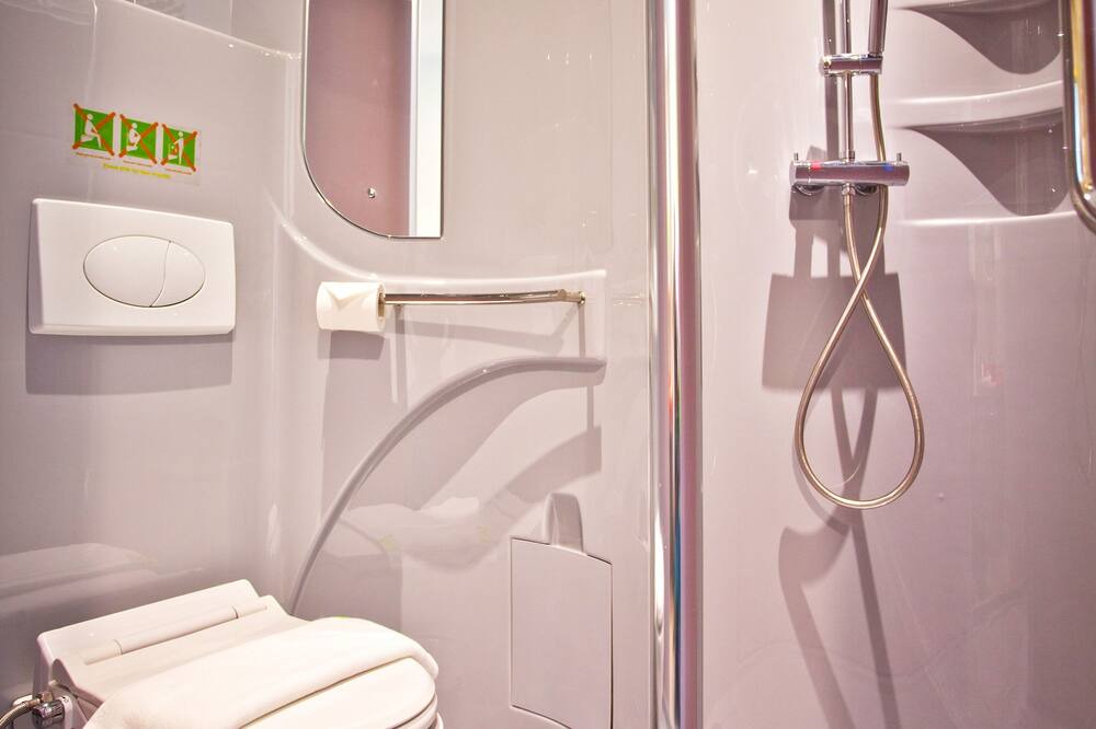 Photo of Bathroom in Gubeng