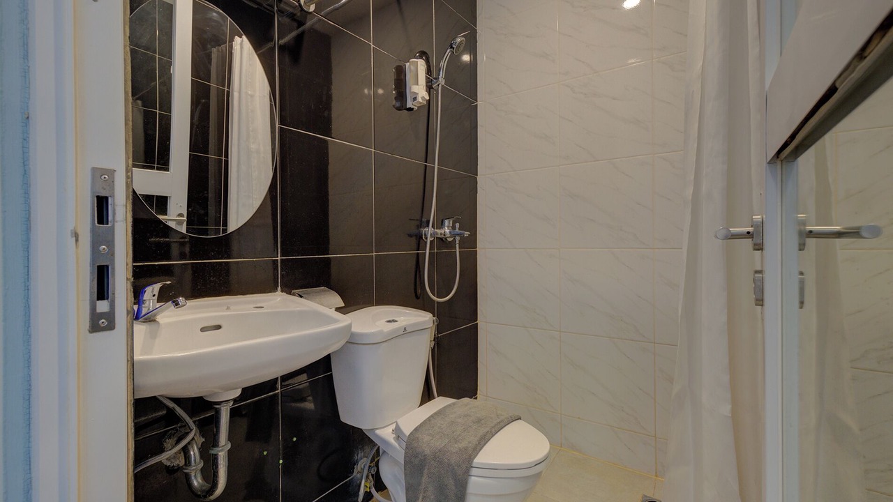 Photo of Bathroom in Gambir
