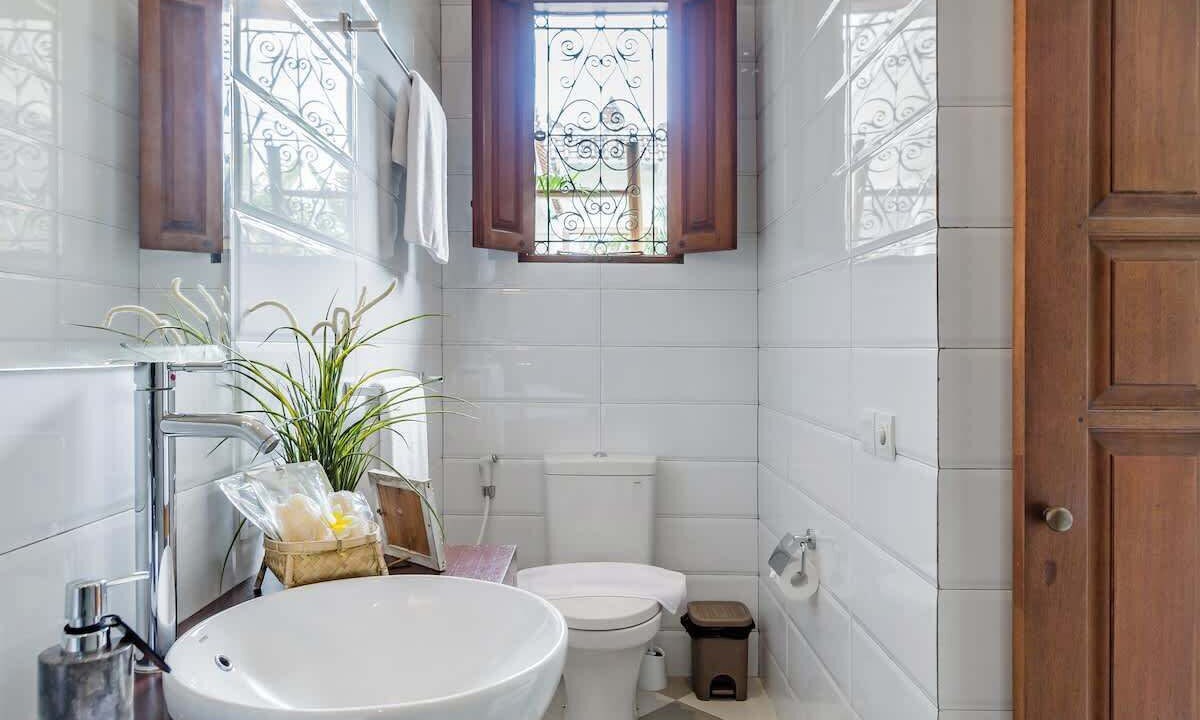 Photo of Bathroom in Laksmana