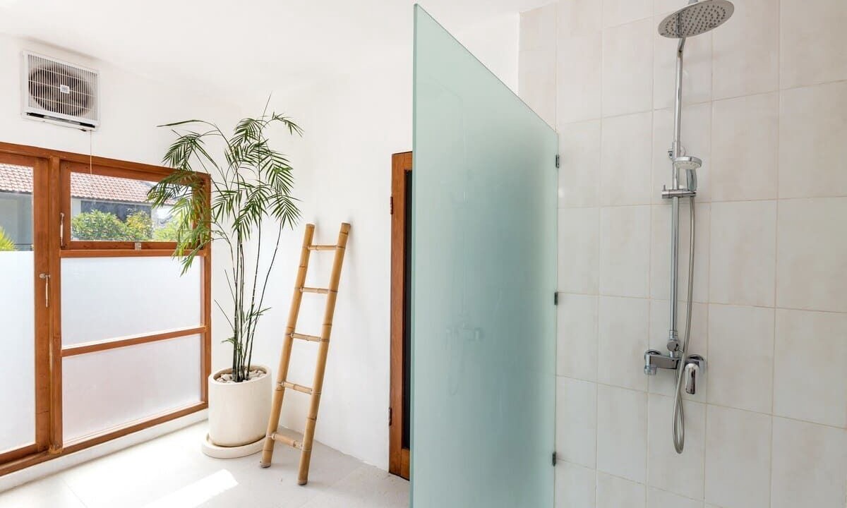 Photo of Bathroom in Laksmana