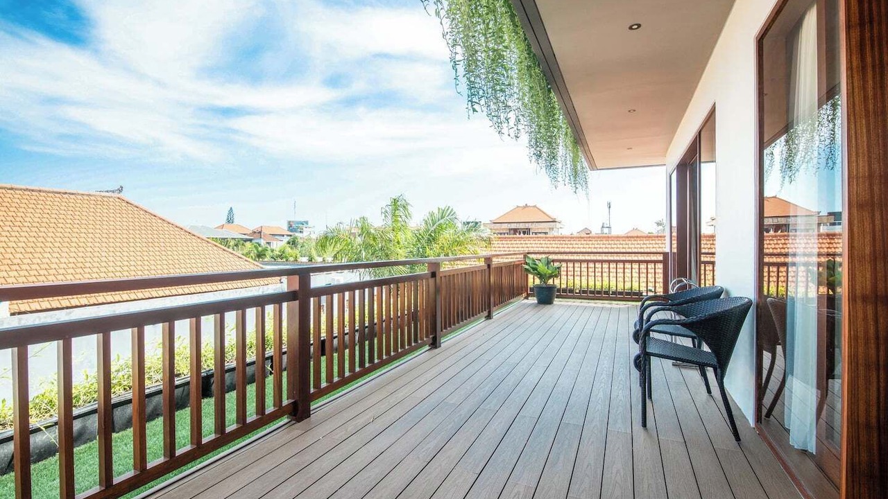 Photo of Patio Balcony in Sunset Road
