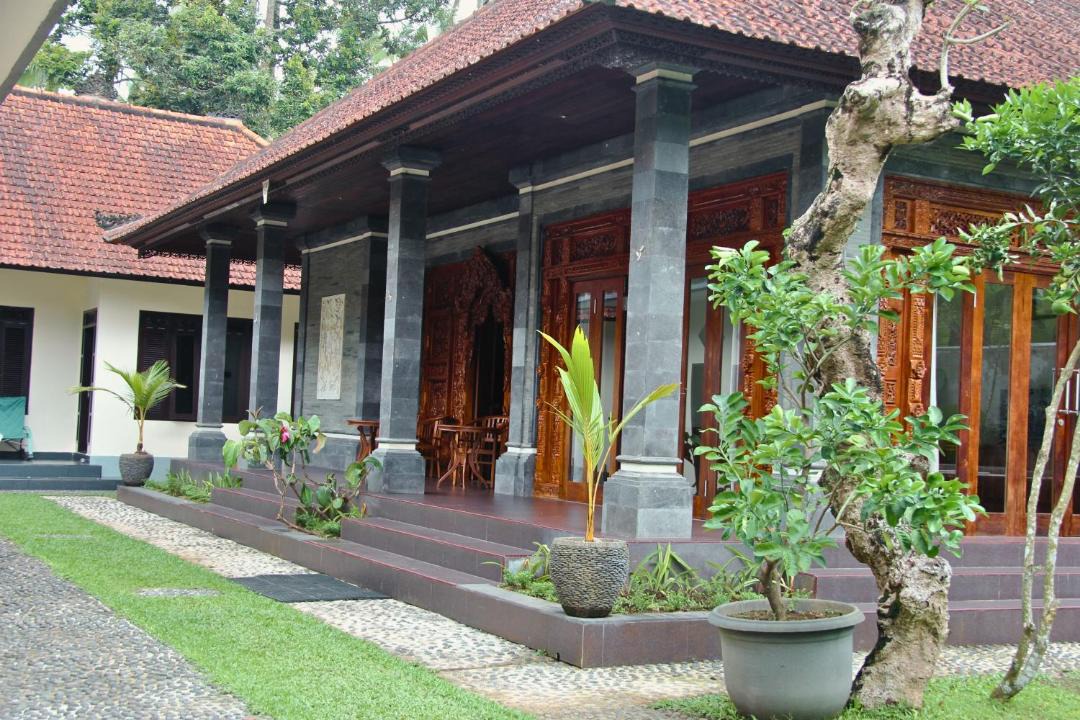 Photo of Others in Tembuku