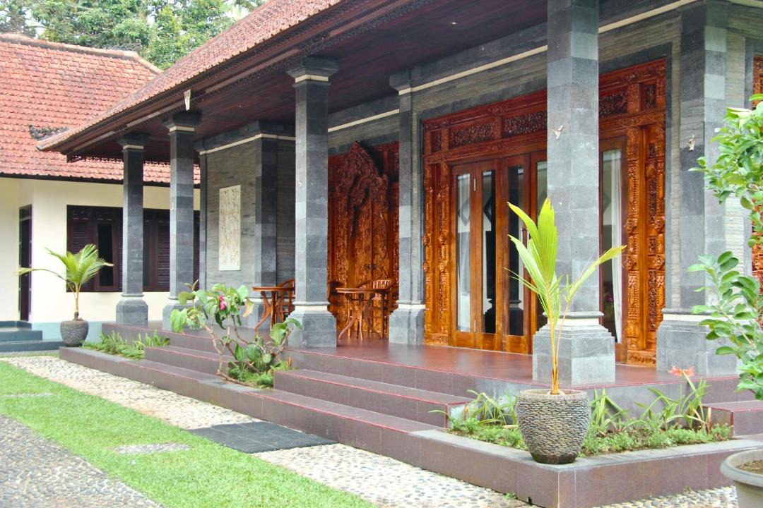 Photo of Others in Tembuku