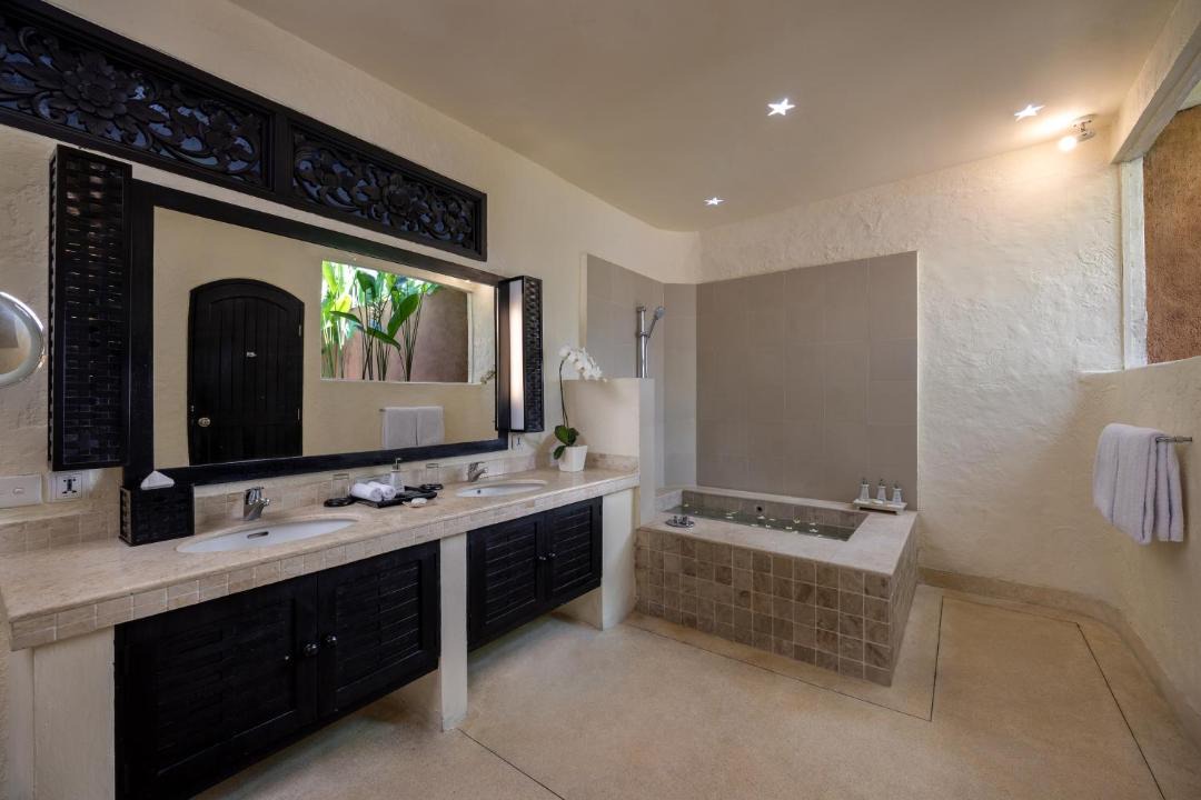 Photo of Bathroom in Sunset Road