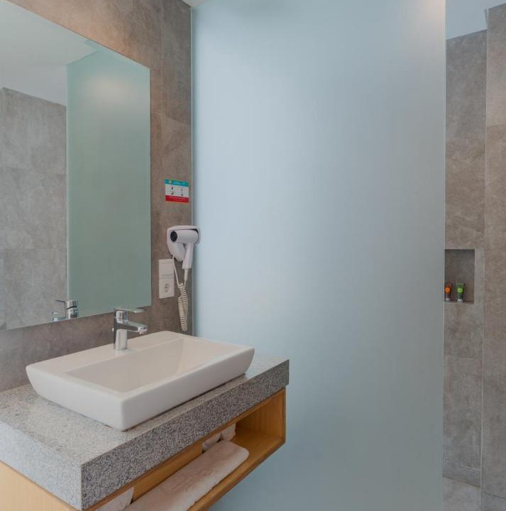 Photo of Bathroom in Kartika Plaza