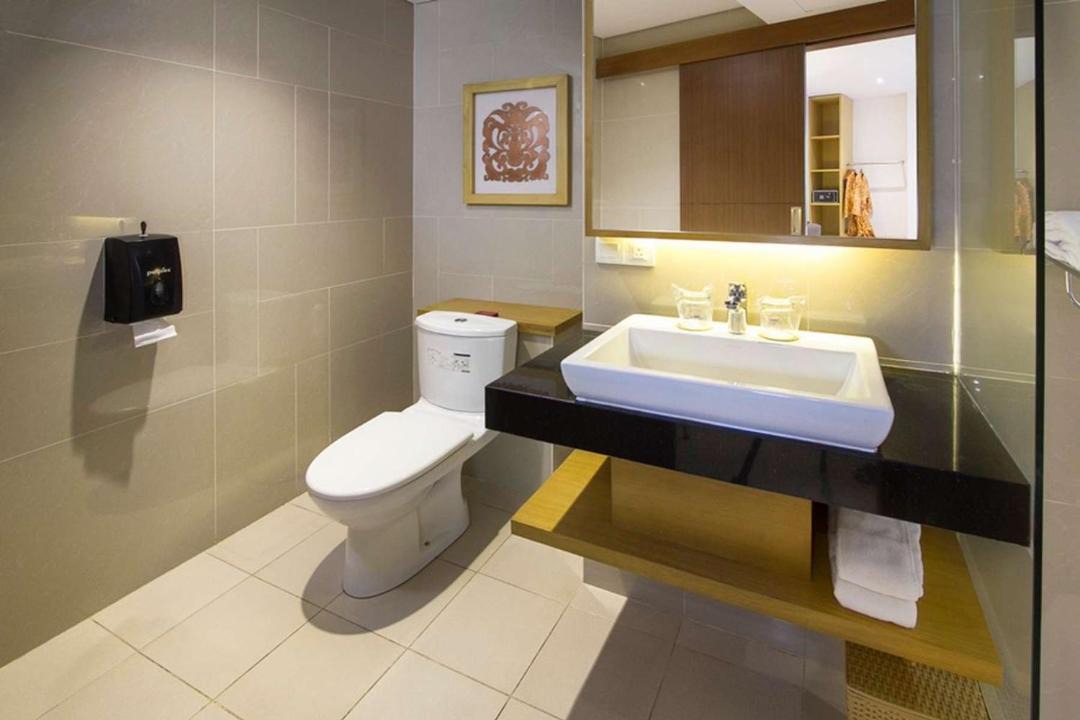 Photo of Bathroom in Kartika Plaza