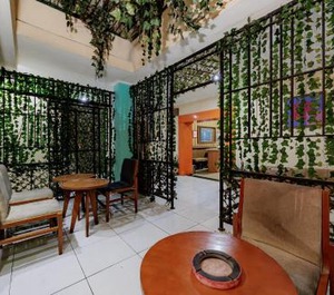 Reddoorz Istana Plaza 