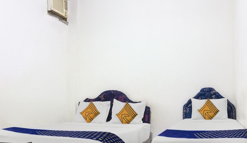 Economy Triple Room