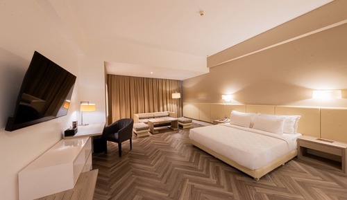 Deluxe Double Room - Free 3pcs Laundry