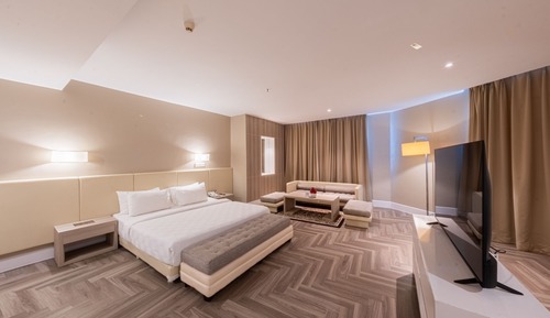 Business Suite - Free 3pcs Laundry