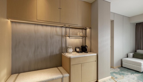 Premium Suite, 1 King Bed, Balcony