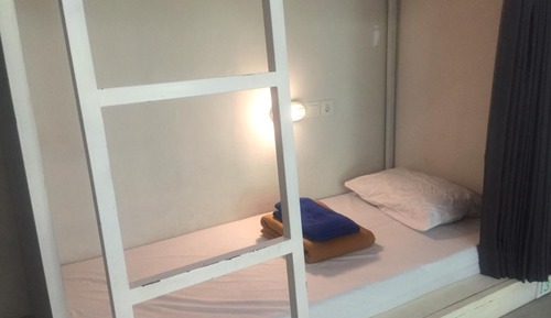 Shared Dormitory, Women only