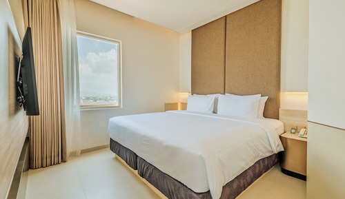 Deluxe King Room Only