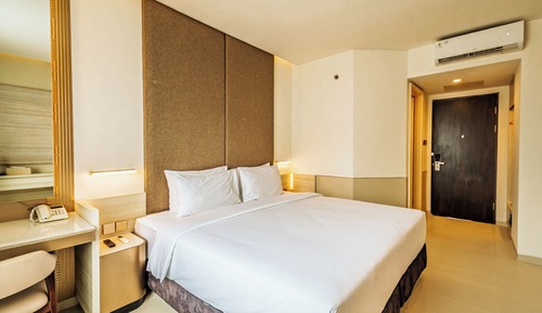 Deluxe King Room Only