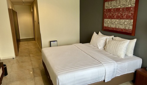 Deluxe Suite, Smoking