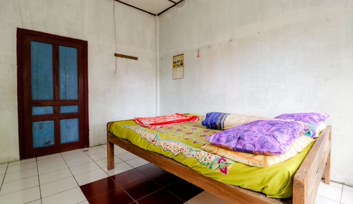Standard Double Room, Shared Bathroom