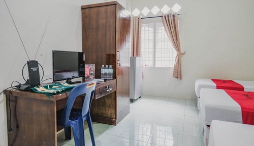 Family Room (RedDoorz)
