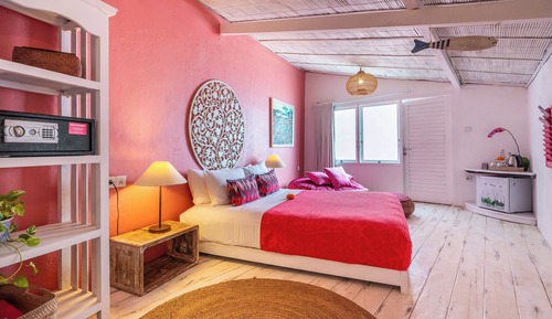 Budget Surfer Hut - For Cool Adults Only