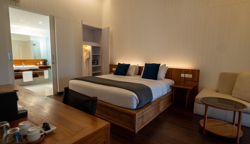 Riani Deluxe Beachfront