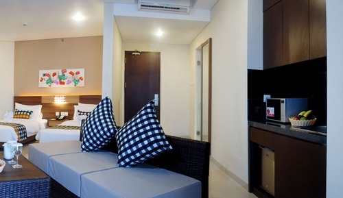 Family Room, 2 Bedrooms