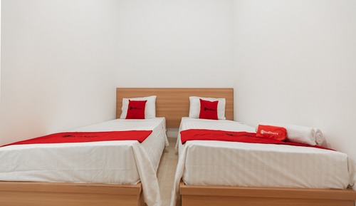 Twin Room (Reddoorz)
