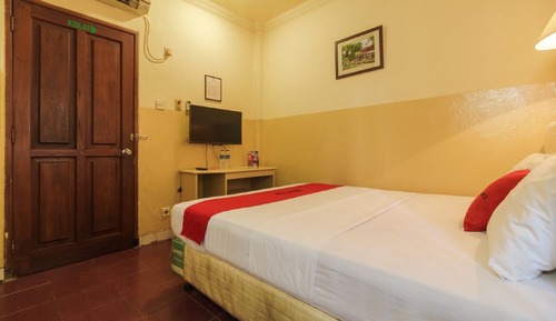 Economy Room