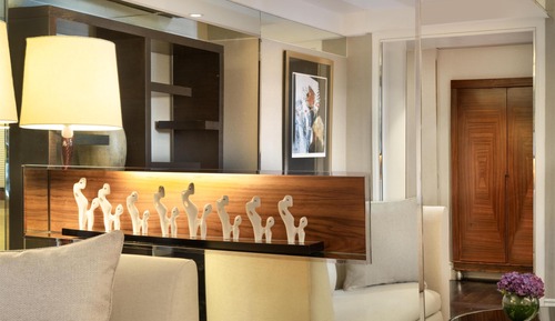 Suite (Salon Suite)
