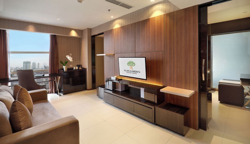 Suite, City View