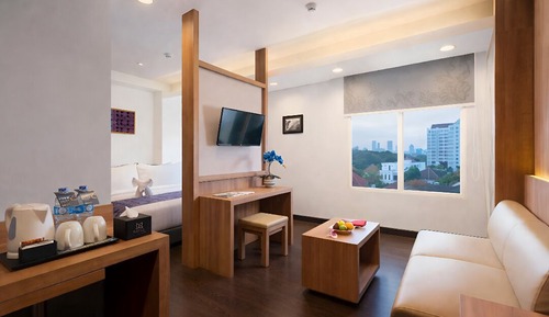 Suite, 1 King Bed, City View