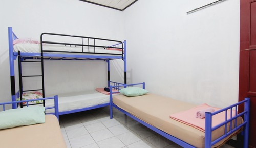 Shared Dormitory, Men only