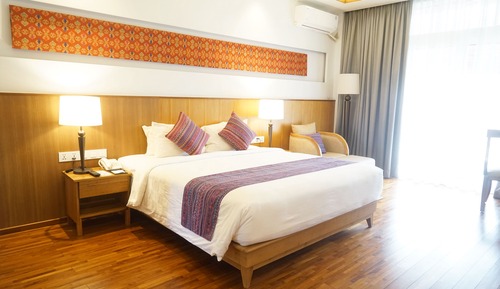Deluxe King Room, Lake View