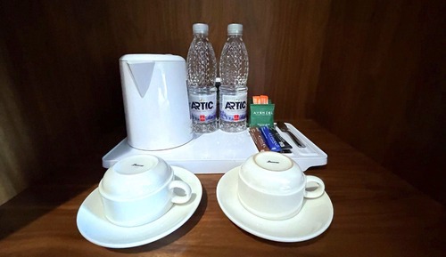 Deluxe Room, Smoking