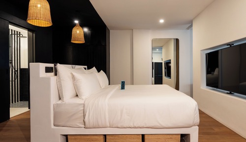 One Bedroom Deluxe Suite Pool Access