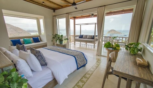 Deluxe Suite, 1 King Bed, Sea View