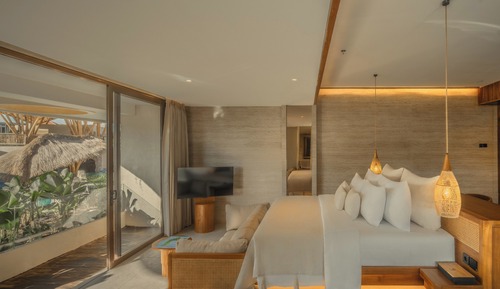 Grand Suite Room with Pool View