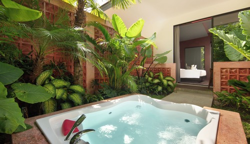 jacuzzi room
