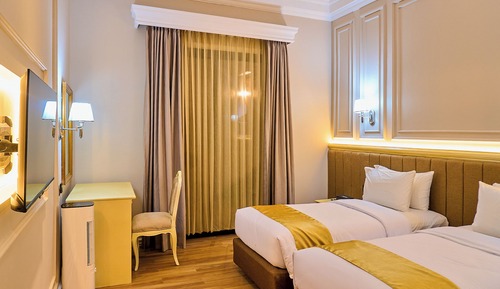 Deluxe Palace Balcony Twin (With Air Cooler)